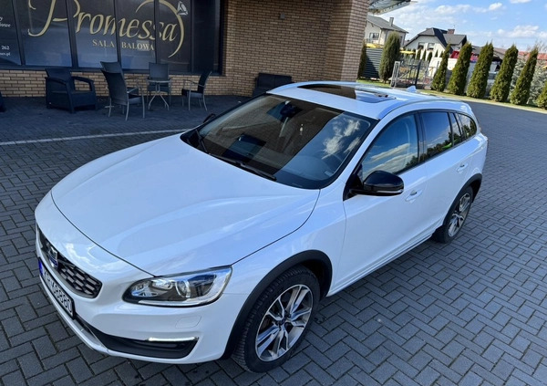 Volvo V60 Cross Country cena 81900 przebieg: 141000, rok produkcji 2018 z Modliborzyce małe 191